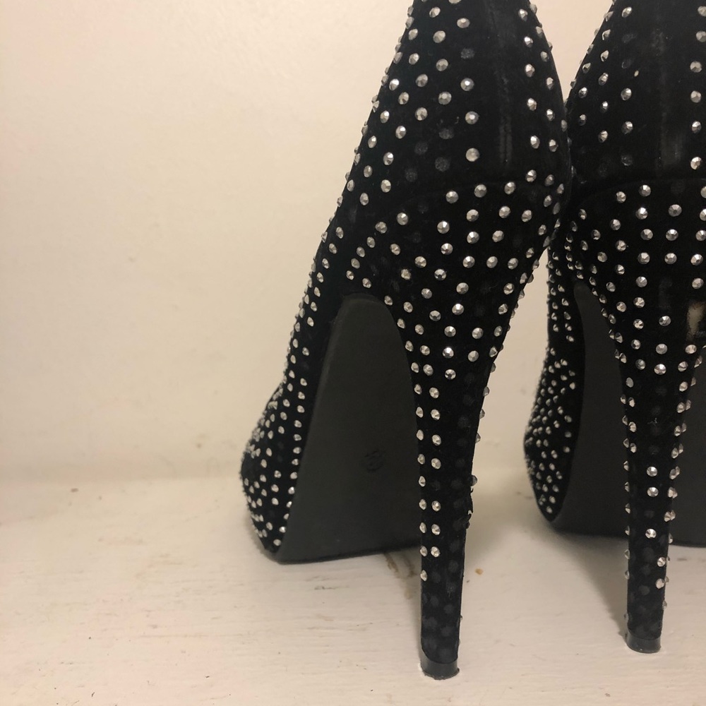 Heels - Picture 3 of 3